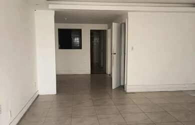 Imagem: A casa possui 2 Dormitórios, 3 Banheiros, 1 Vaga na garagem