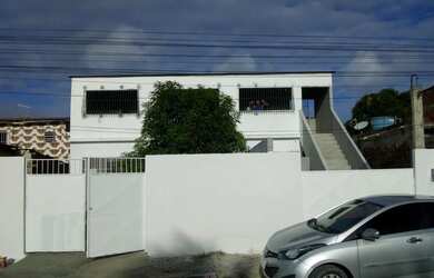 Imagem: A casa possui 3 Dormitórios, 2 Banheiros, 1 Vaga na garagem