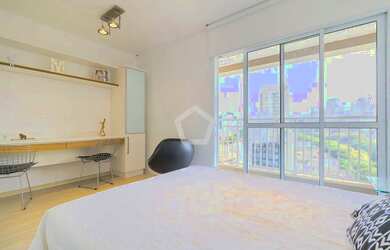 Imagem: O apartamento possui 1 Dormitório, 1 Banheiro, 1 Vaga na garagem