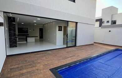 Imagem: A casa possui 5 Dormitórios, 5 Banheiros, 4 Vagas na garagem