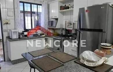 Imagem: A casa possui 3 Dormitórios, 3 Banheiros, 2 Vagas na garagem