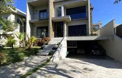 Imagem: A casa em condomínio possui 5 Dormitórios, 5 Banheiros, 5