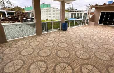 Imagem 2: SE NEGOCIA CASA NA PRAIA COM PISCINA PRIVATIVA E AMPLO LAZER