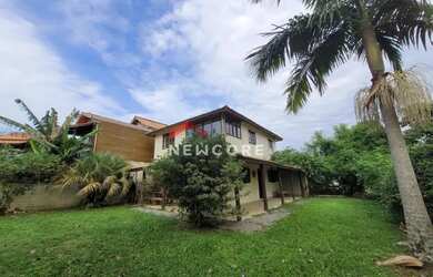 Imagem: A casa possui 5 Dormitórios, 2 Banheiros, 1 Vaga na garagem