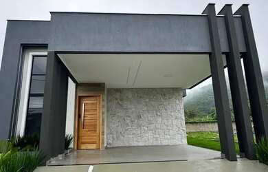 Imagem: A casa em condomínio possui 3 Dormitórios, 2 Banheiros, 2