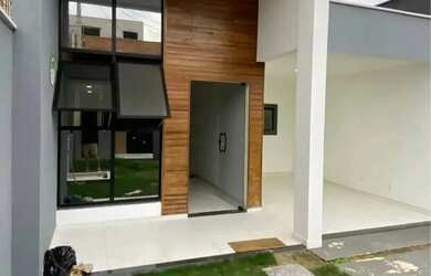 Imagem: A casa possui 3 Dormitórios, 2 Banheiros, 2 Vagas na garagem