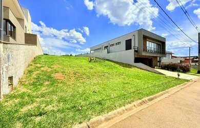 Imagem: O terreno à venda possui e está localizado em Bragança Paulista