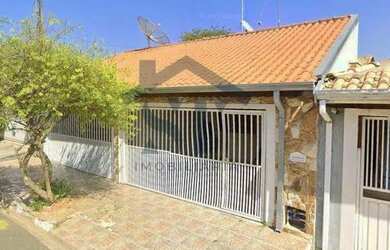 Imagem: A casa possui 2 Dormitórios, 2 Banheiros, 2 Vagas na garagem