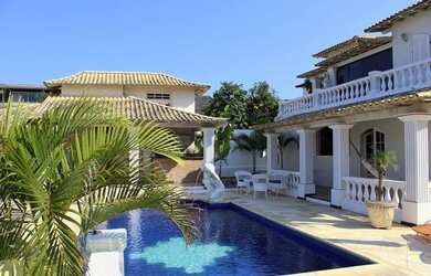 Imagem: A casa possui 3 Dormitórios, 4 Banheiros, 3 Vagas na garagem