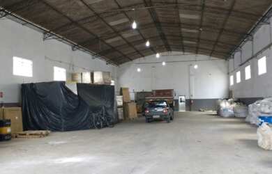 Imagem: O depósito possui 5 Vagas na garagem, 800m² de Área e está