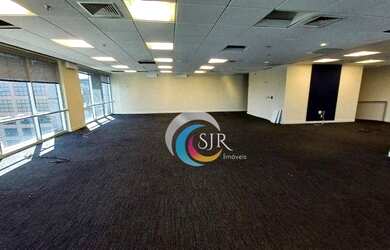 Imagem: O depósito possui 4 Vagas na garagem, 293m² de Área e está