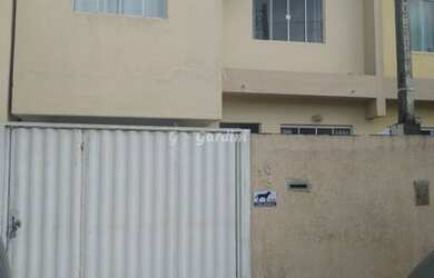 Imagem: A casa possui 3 Dormitórios, 1 Banheiro, 1 Vaga na garagem