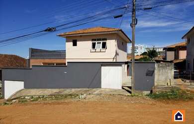 Imagem: A casa possui 3 Dormitórios, 4 Banheiros, 4 Vagas na garagem