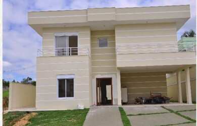 Imagem: A casa em condomínio possui 4 Dormitórios, 4 Banheiros, 2