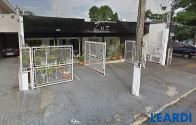 Imagem: O depósito possui 5 Vagas na garagem, 350m² de Área e está