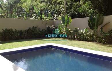 Imagem: A casa possui 5 Dormitórios, 5 Banheiros, 4 Vagas na garagem