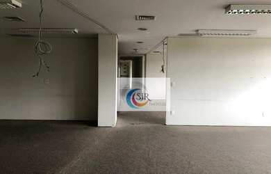 Imagem: O depósito possui 5 Vagas na garagem e 560m² de Área e está