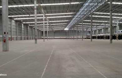 Imagem: O depósito possui 5 Vagas na garagem, 22.000m² de Área e