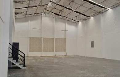 Imagem: O depósito possui 5 Vagas na garagem, 749m² de Área e está