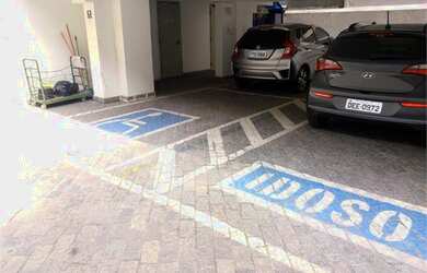 Imagem: O depósito possui 1 Vaga na garagem e 32m² de Área e está