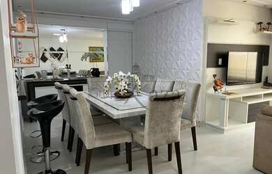 Imagem: O apartamento possui 3 Dormitórios, 2 Banheiros, 2 Vagas na