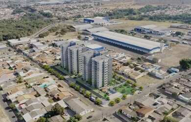 Imagem: O apartamento possui 2 Dormitórios, 1 Banheiro, 1 Vaga na garagem