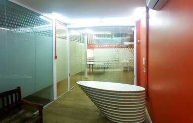 Imagem: A casa possui 5 Dormitórios, 5 Banheiros, 2 Vagas na garagem