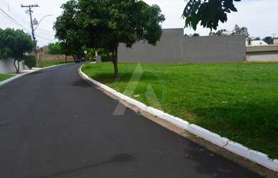 Imagem: O terreno possui 360m² de Área e está localizado em São