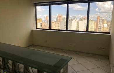 Imagem: O depósito possui 2 Vagas na garagem, 90m² de Área e está