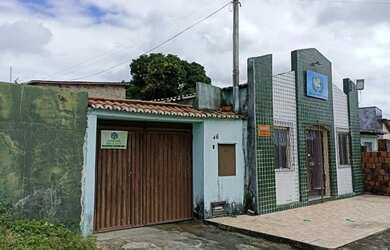 Imagem: A casa possui 3 Dormitórios, 4 Banheiros, 2 Vagas na garagem