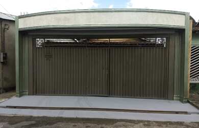 Imagem: A casa em condomínio possui 2 Dormitórios, 1 Banheiro, 2 Vagas