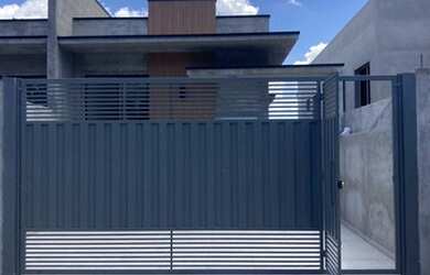 Imagem: A casa possui 3 Dormitórios, 3 Banheiros, 2 Vagas na garagem