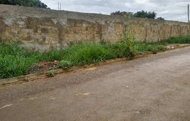 Imagem: O terreno possui 7300m² de Área e está localizado em Parque