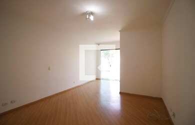 Imagem: A casa possui 4 Dormitórios, 5 Banheiros, 4 Vagas na garagem