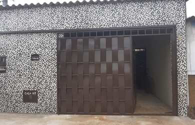 Imagem: A casa possui 2 Dormitórios, 1 Banheiro, 1 Vaga na garagem