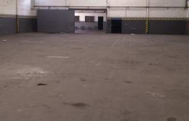 Imagem: O depósito possui 5 Vagas na garagem e está localizado em