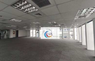 Imagem: O depósito possui 5 Vagas na garagem e 488m² de Área e está