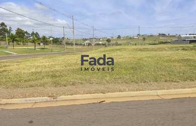 Imagem: O terreno possui 784m² de Área e está localizado em Porto