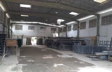 Imagem: O depósito possui 5 Vagas na garagem, 1.570m² de Área e