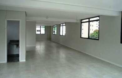 Imagem: O depósito possui 3 Vagas na garagem e 108m² de Área e está