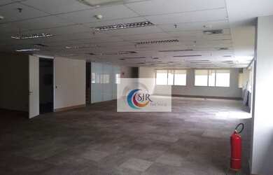 Imagem: O depósito possui 5 Vagas na garagem, 400m² de Área e está