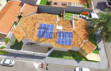 Imagem: A casa possui 5 Dormitórios, 5 Banheiros, 5 Vagas na garagem