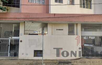 Imagem: O apartamento possui 1 Dormitório, 1 Banheiro, 1 Vaga na garagem