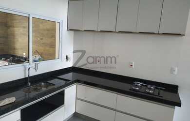 Imagem: A casa em condomínio possui 3 Dormitórios, 2 Banheiros, 4