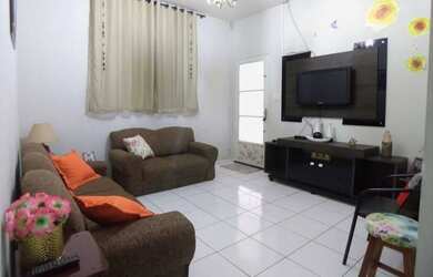 Imagem: A casa possui 2 Dormitórios, 1 Banheiro, 1 Vaga na garagem