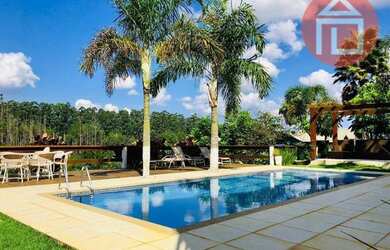 Imagem: A casa em condomínio possui 4 Dormitórios, 4 Banheiros, 5