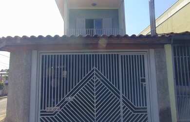 Imagem: A casa possui 3 Dormitórios, 3 Banheiros, 2 Vagas na garagem