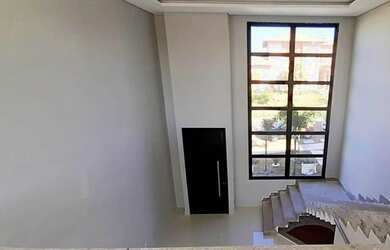 Imagem: A casa em condomínio possui 3 Dormitórios, 3 Banheiros, 4