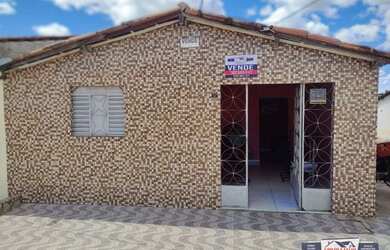 Imagem: A casa possui 2 Dormitórios, 2 Banheiros, 120m² de Área e