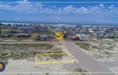 Imagem: O terreno possui 425m² de Área e está localizado em Balneário